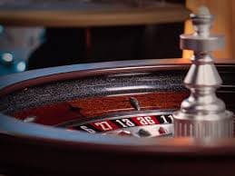 Casino game strategies to improve your chances at slots and live tables